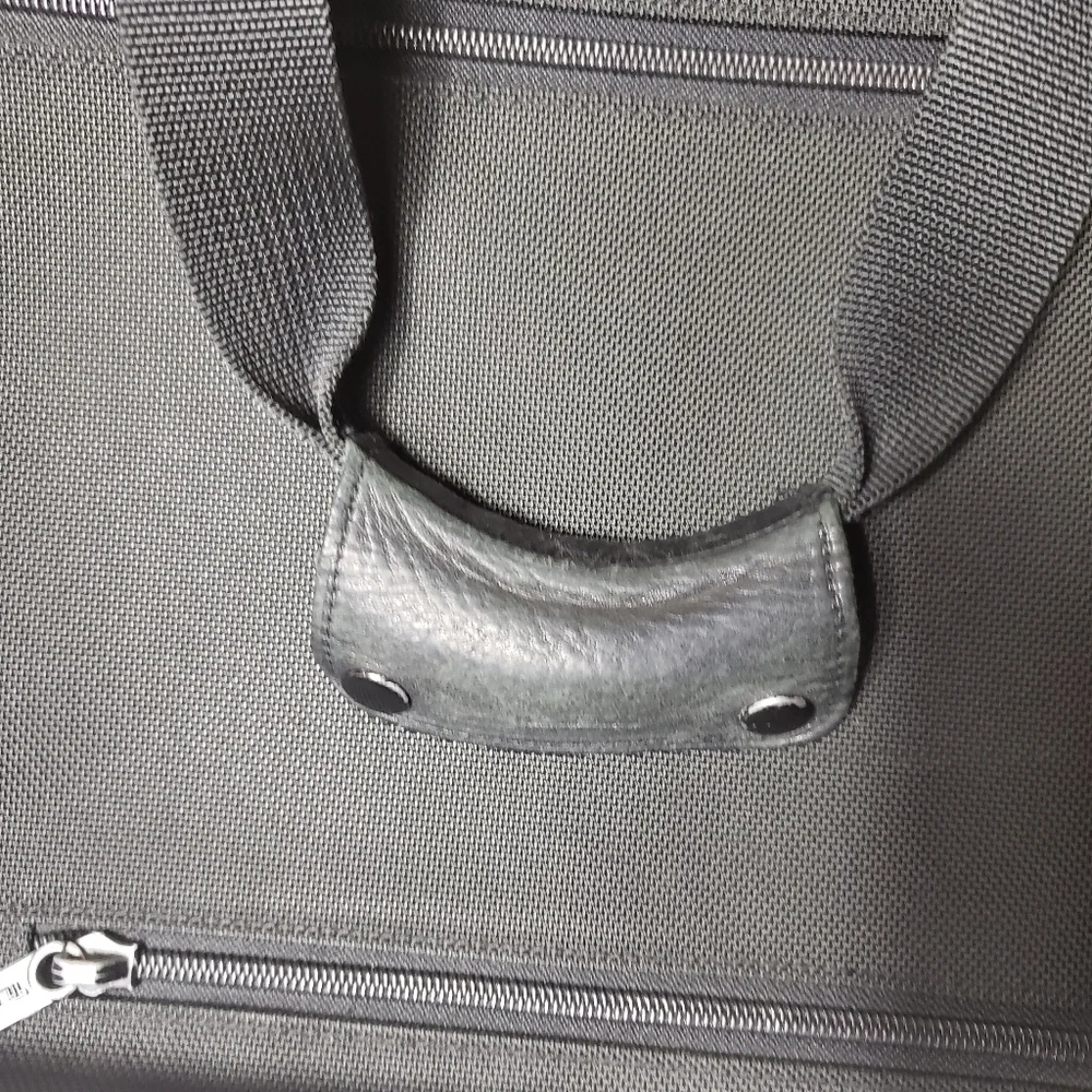 Tumi 225D3 Black Carry-on Travel Overnight Bag Case with Shoulder Strap-17x13x8